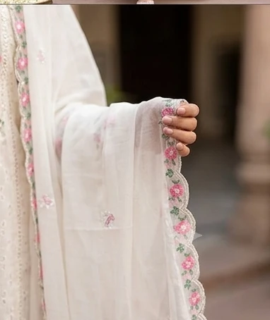 Embroidered Hakoba Suit offwhite